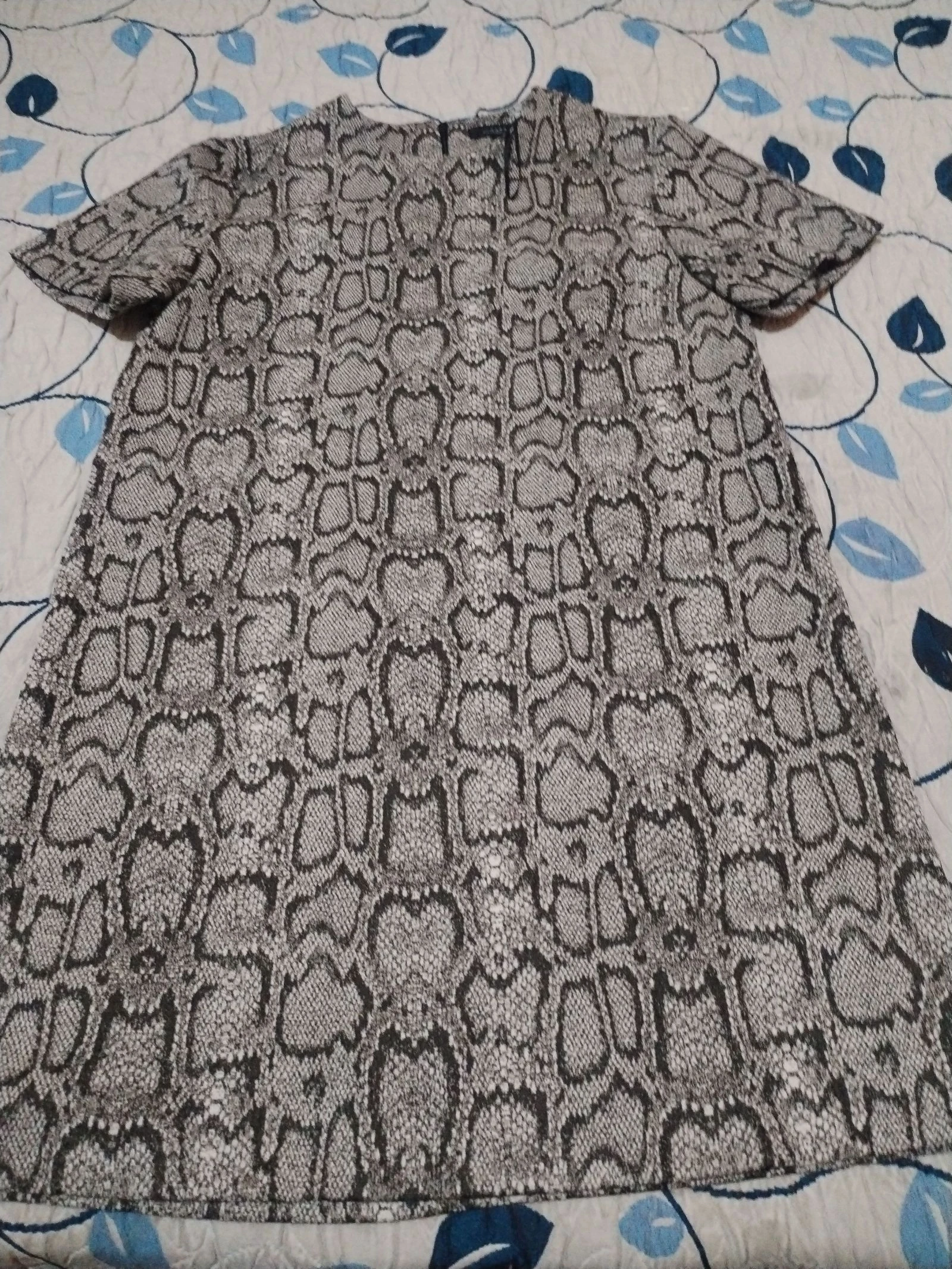 Vestido de verano de Zara con un estampado de serpiente o de cocodrilo – photo 14